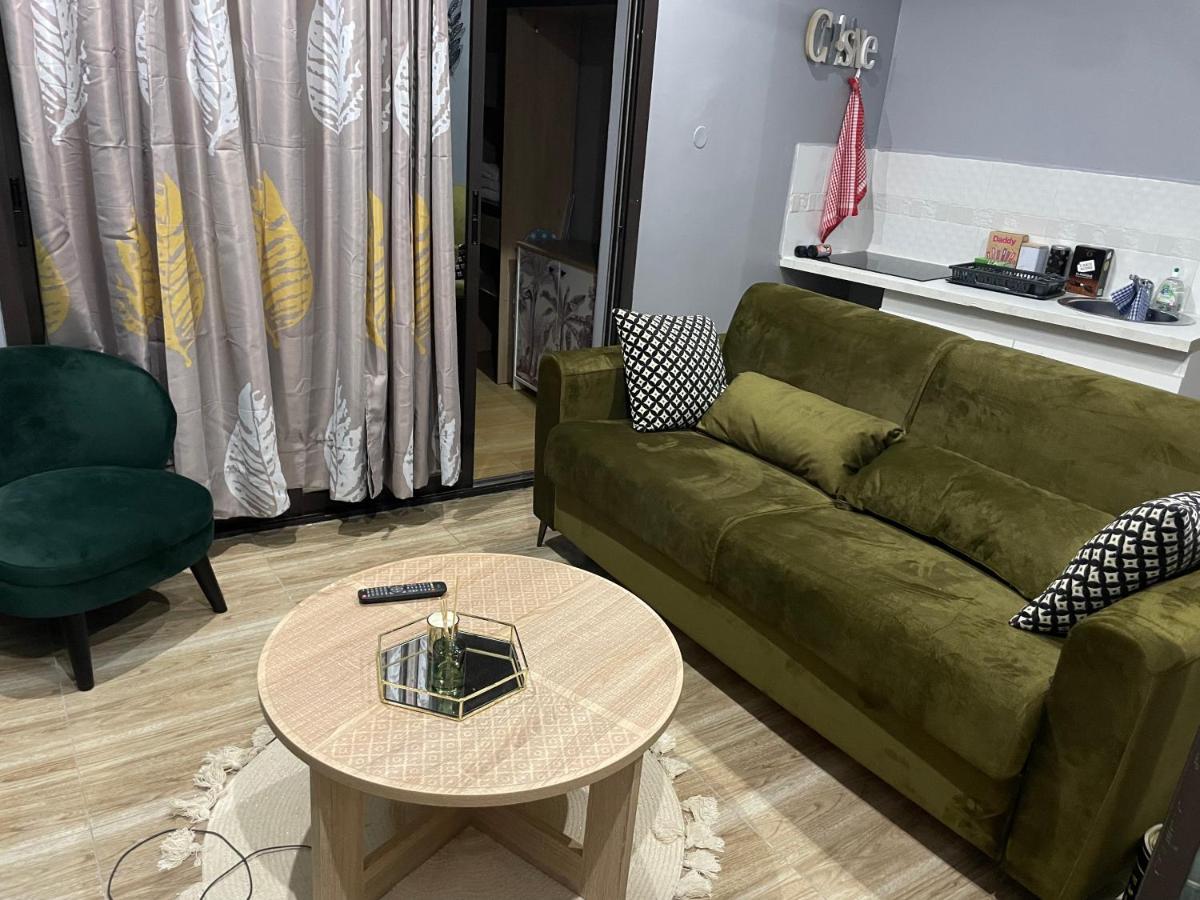 Pelaka Confort Pamandzi Luaran gambar